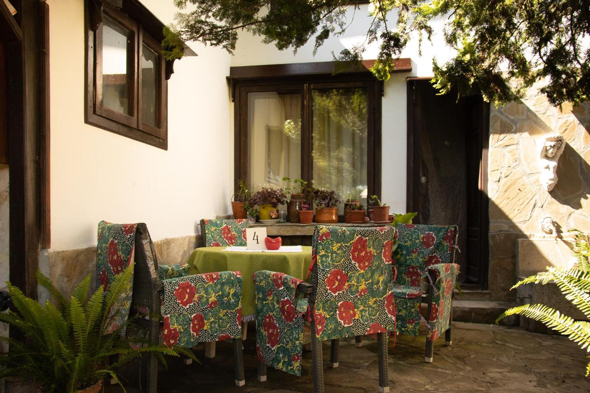 Старата Баkалия The Old Grocery, Guest Rooms Baltjik Exteriör bild
