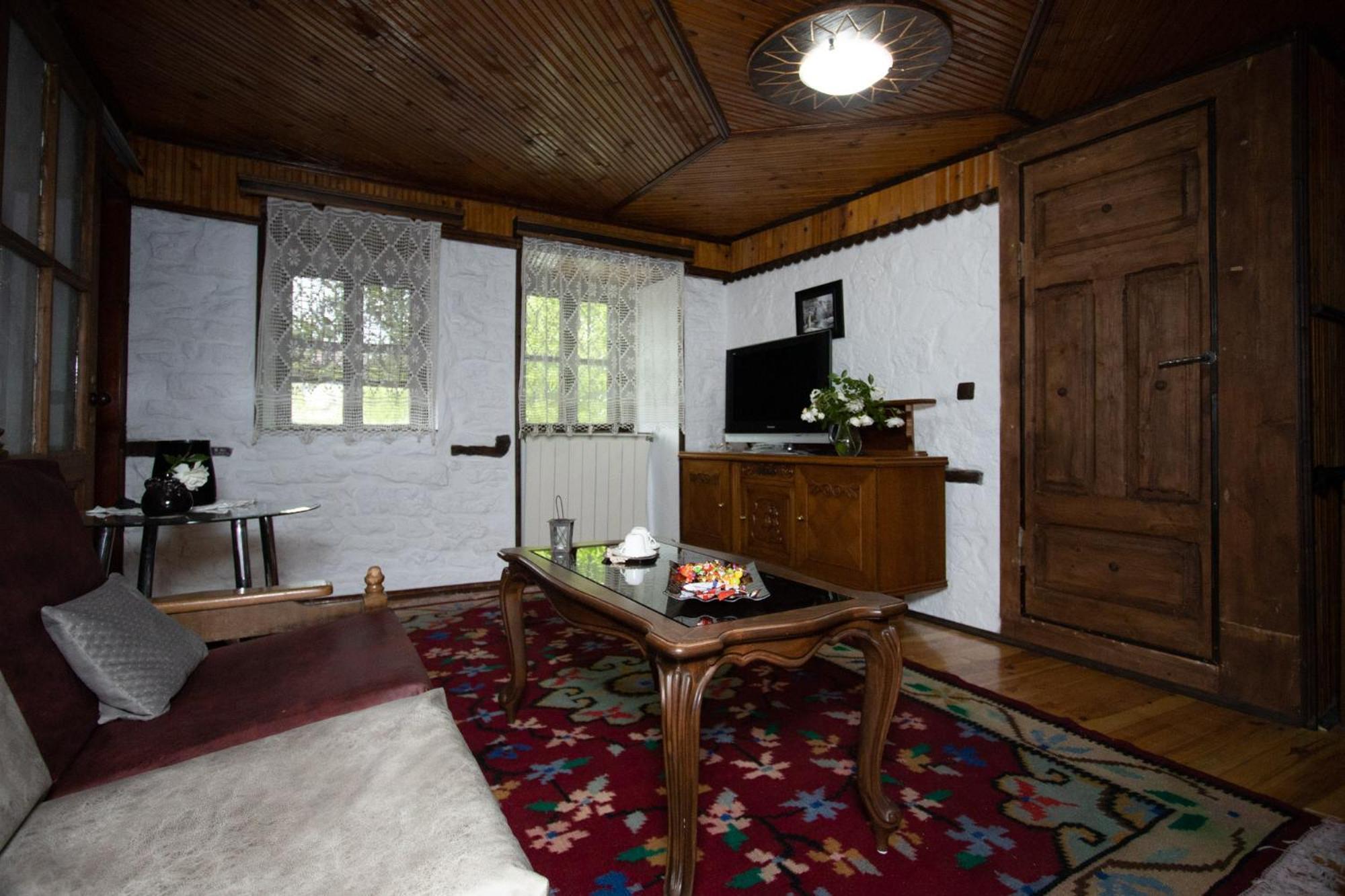 Старата Баkалия The Old Grocery, Guest Rooms Baltjik Exteriör bild
