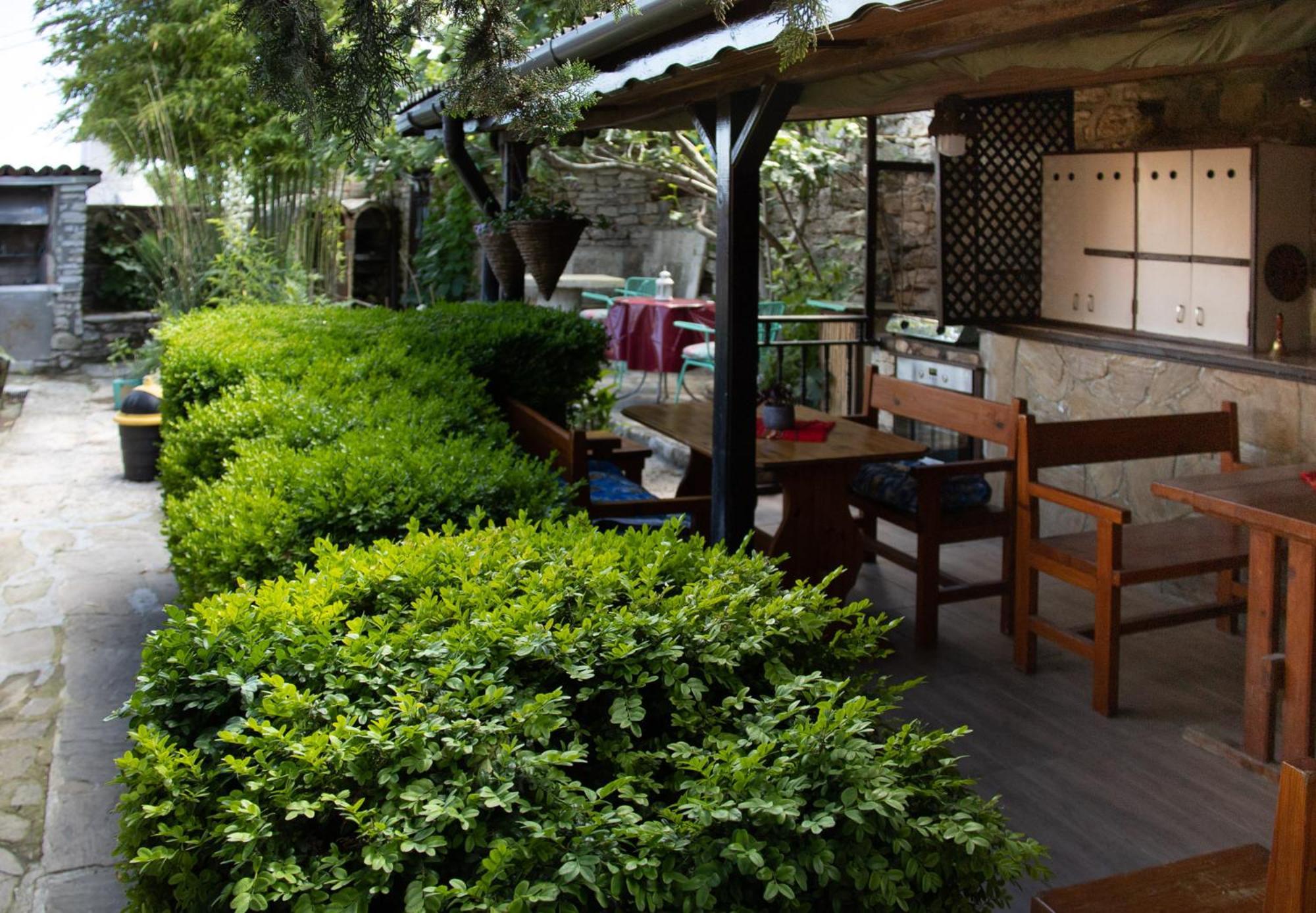 Старата Баkалия The Old Grocery, Guest Rooms Baltjik Exteriör bild