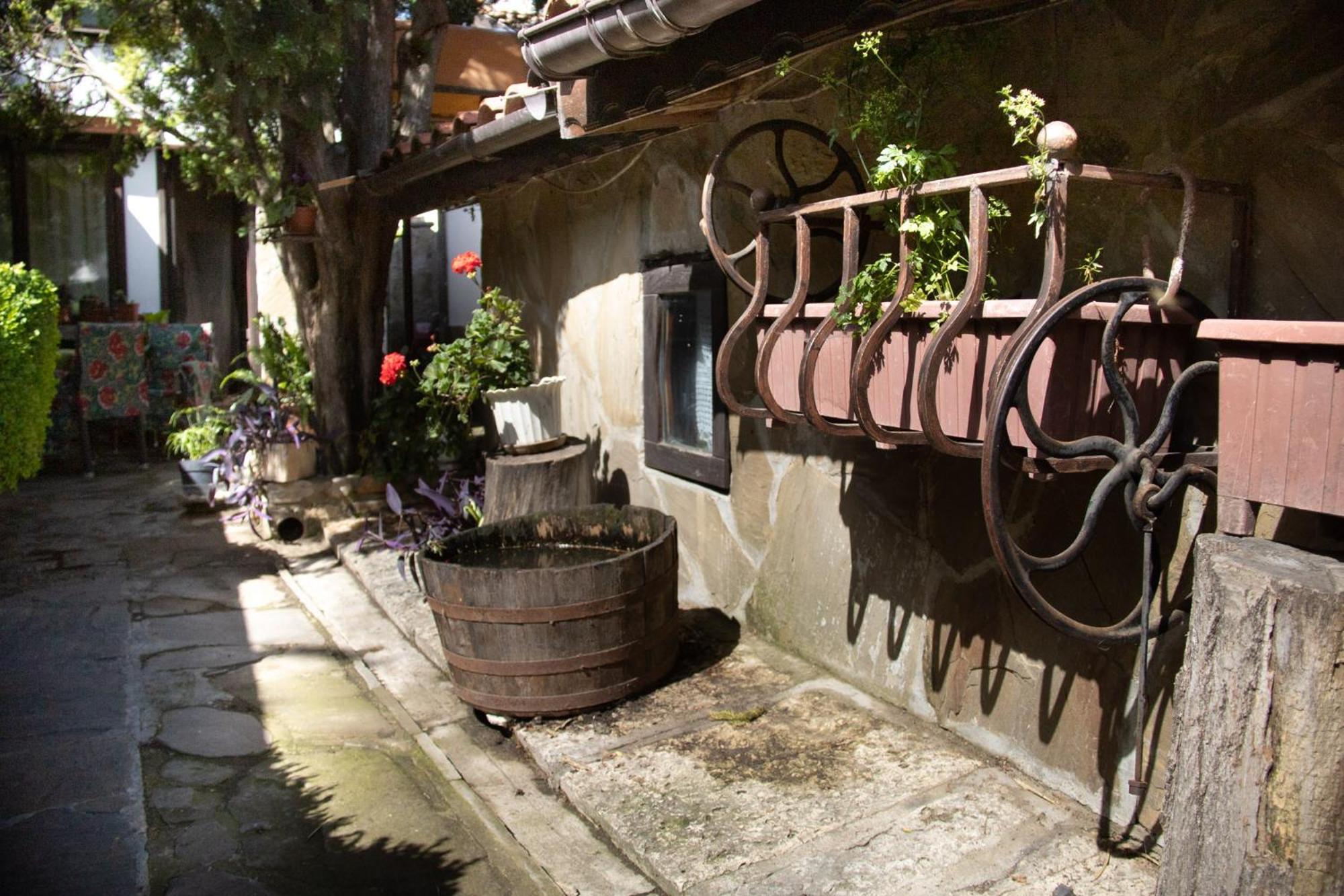 Старата Баkалия The Old Grocery, Guest Rooms Baltjik Exteriör bild