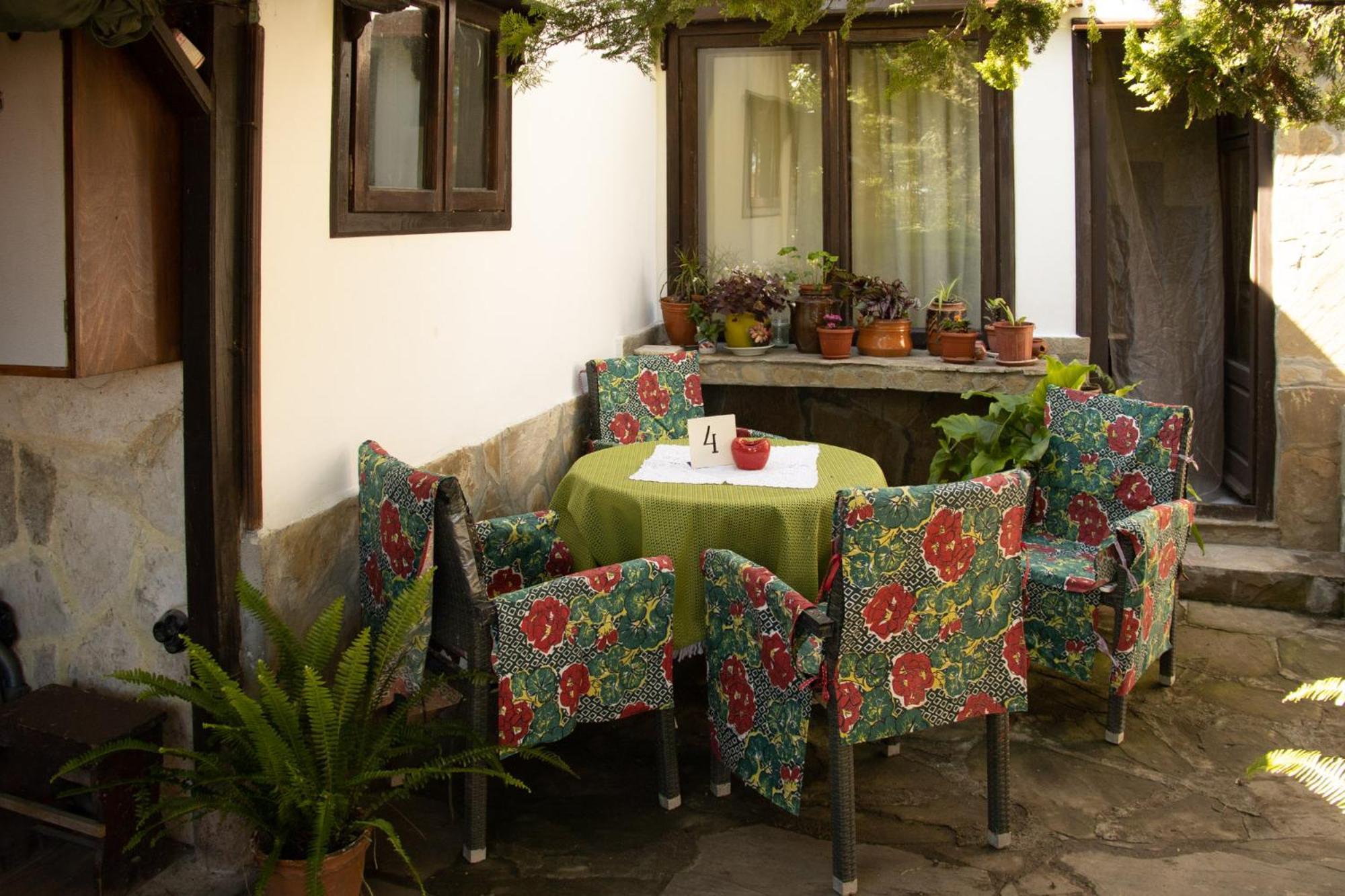 Старата Баkалия The Old Grocery, Guest Rooms Baltjik Exteriör bild