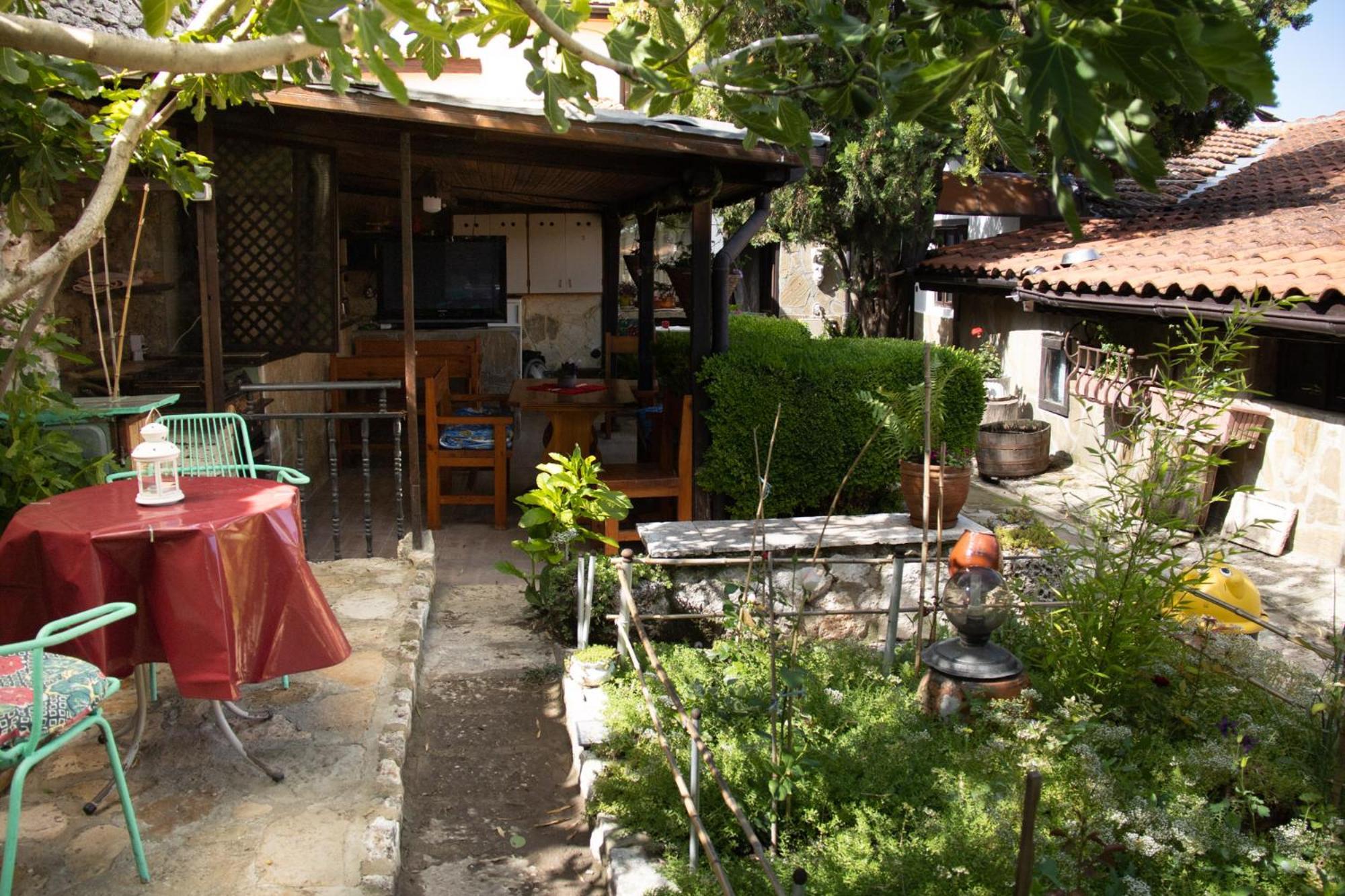 Старата Баkалия The Old Grocery, Guest Rooms Baltjik Exteriör bild